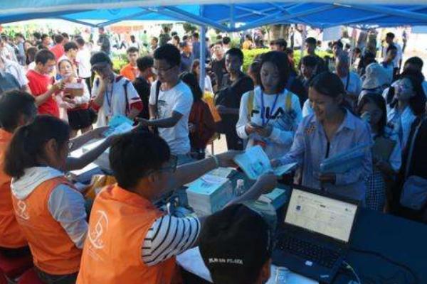 大一新生谈对大学的感受，梦想中的大学与现实中的大学区别