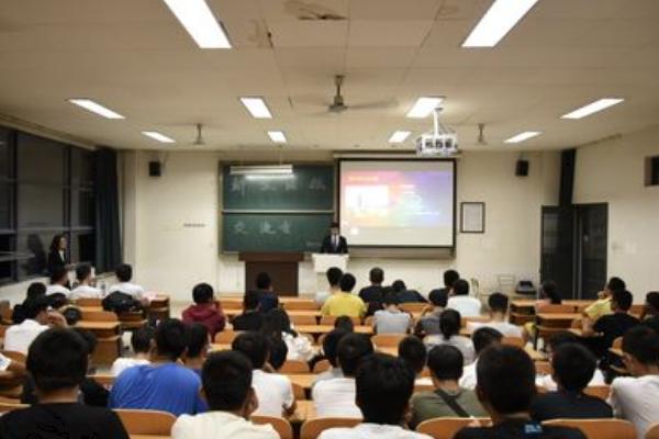 高中和大学生活最大的区别是什么？怎样快速适应大学生活