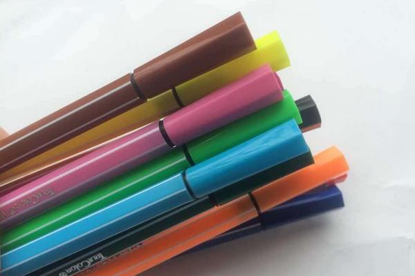 宝宝多大可以玩水彩笔