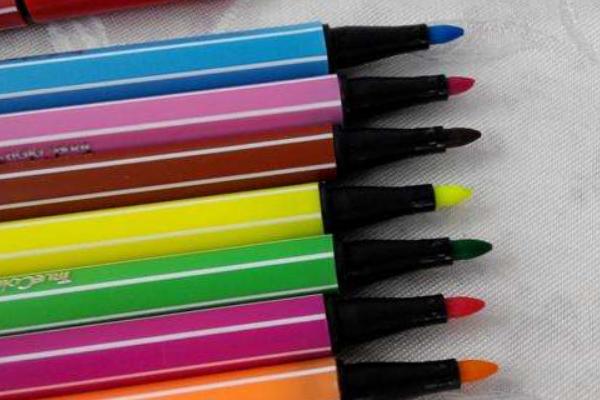 水彩笔用什么能洗掉