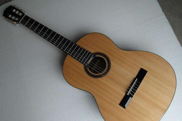 民谣吉他材质分类