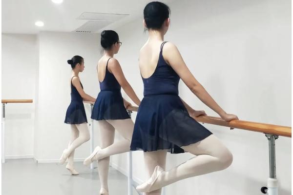 成年芭蕾舞培训班费用