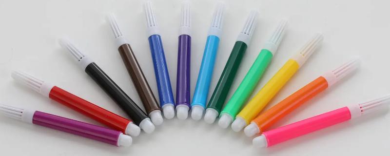 水彩笔能在素描纸上上色吗，可以但容易透水