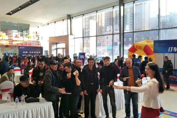 晚会主持怎么做到临场应变，需提高自己的反应能力