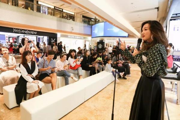 年会主持的流程，包括开幕、报幕、嘉宾介绍等