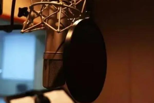 在家配音噪音太多怎么办，可用后期消除干燥音