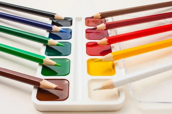 彩铅可以调色吗，可以通过不同颜色叠加达到调色效果