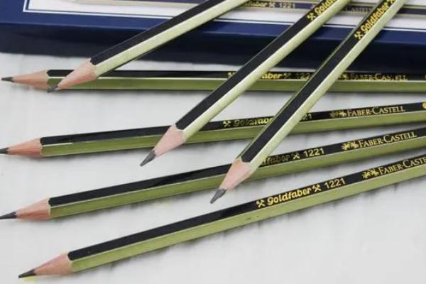 素描铅笔怎么削，笔芯建议留长一点