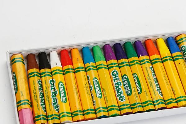 油画棒和蜡笔是不是一种东西，并不是一类颜料