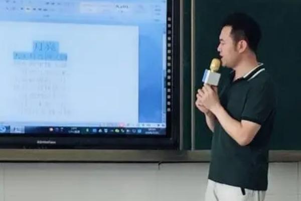 上台说话手抖的原因，一般是由于紧张或经验欠缺导致的