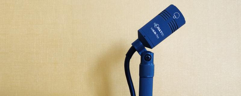 朗诵与播音主持的区别,表达主体、身份均不同