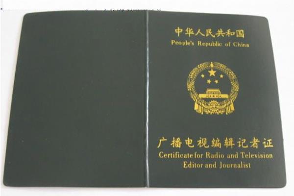 成为央视新闻联播主持人要满足什么条件，政治审核要过关