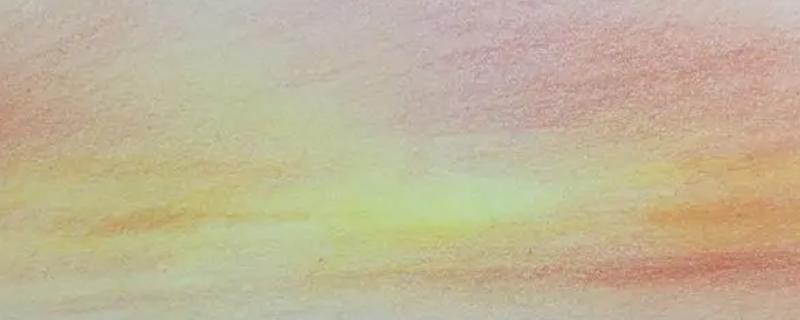 用彩铅画简单渐变的方法,用色系相近的画笔打浅色再慢慢加深