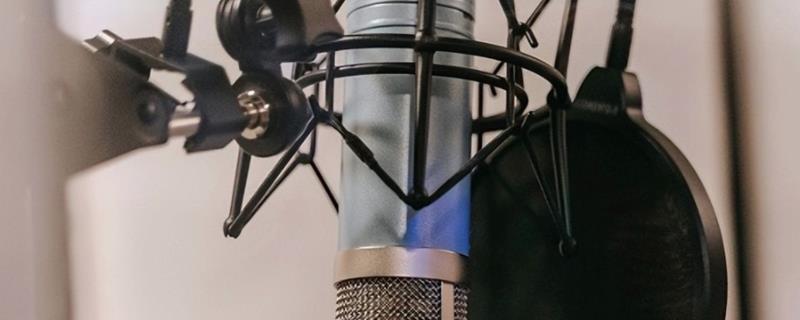 解说配音不是自己的声音可以吗,可以不用自己的声音