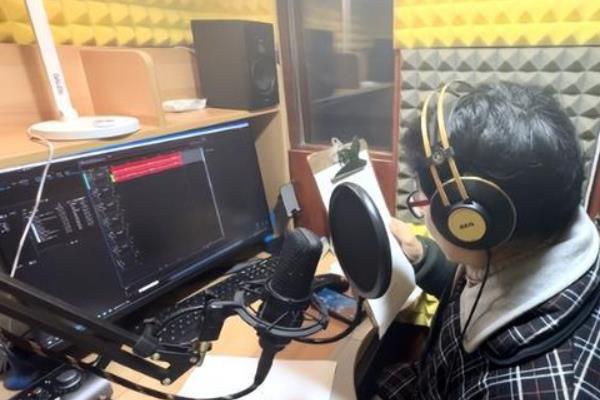 如何训练才能让声音更好听，通过唱歌、朗诵的方式来锻炼发声能力