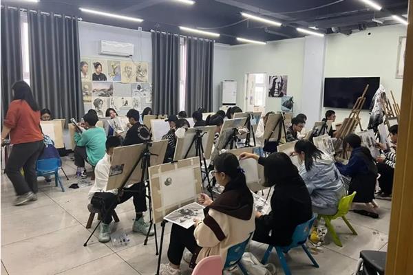 临摹的意义，可以提高眼睛和手的准确性