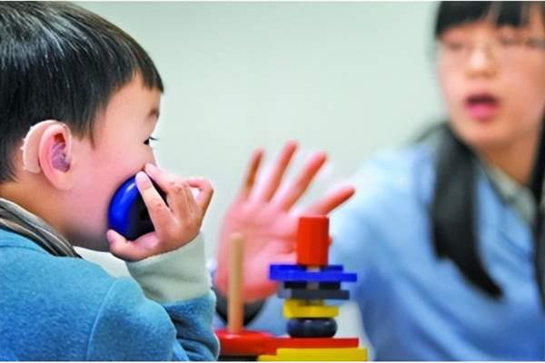 说话结巴如何解决，反复练习长句子可以增强语言自信