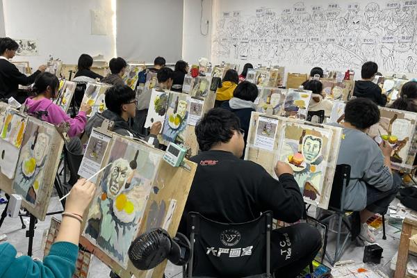 原画设计师的就业方向，可选择游戏场景设计师、游戏美宣设计师等岗位