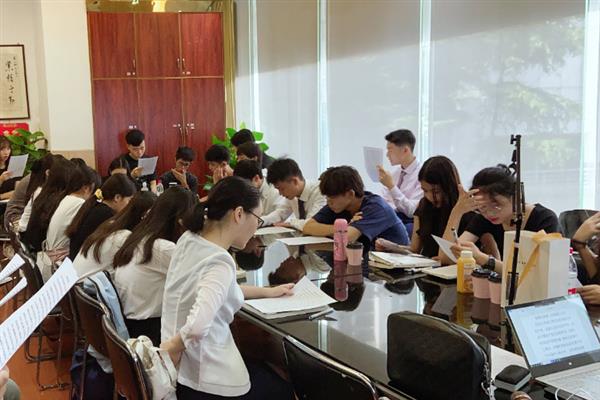 播音主持有什么发音技巧，保持适宜的语速可以掌控节奏