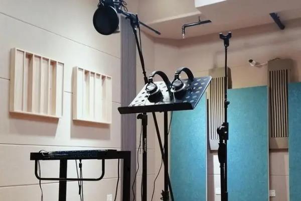 怎么给广告配音，根据人群来定位自己的声音特色