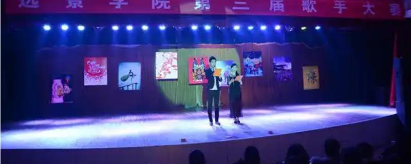 主持人和播音员的区别,职业类型、工作内容均不同