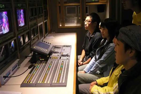 后期配音如何进行音频编辑，需要用到混响、压缩、均衡器等工具