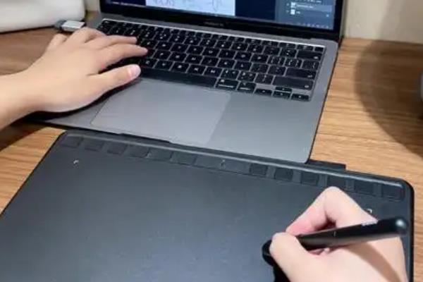 电脑绘画和手绘的区别，绘画工具、要求、功能均不同
