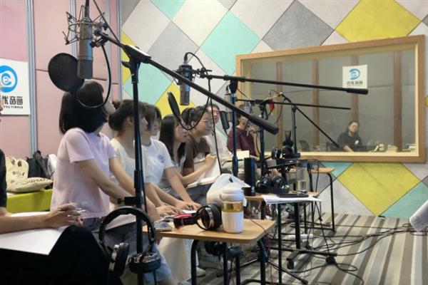 女生配出霸道总裁音的方法，要在舒适的音区里面发音
