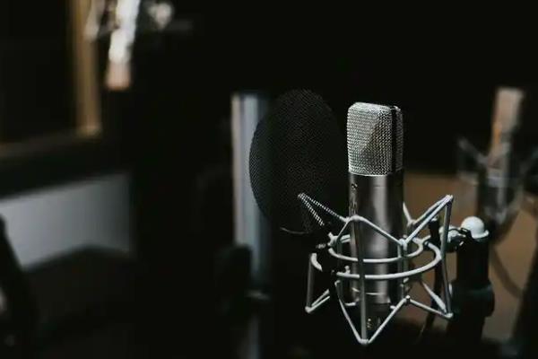 电视剧配音如何对口型，用普通话配音要抓住演员的节奏