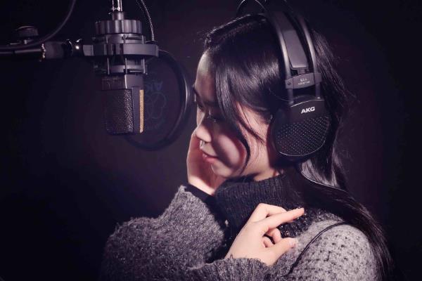 伪音声音虚怎么解决，放松呼吸肌肉，为声带训练做准备