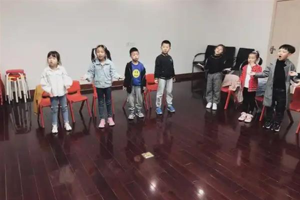 播音主持每天必练的基本功，包括发声练习和口部操等