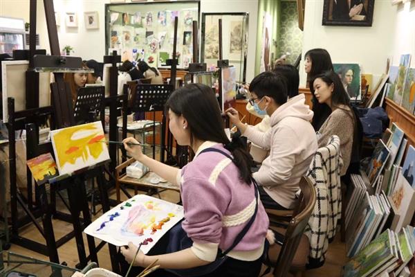 学插画设计的方法，阅读相关书籍或在培训班中学习
