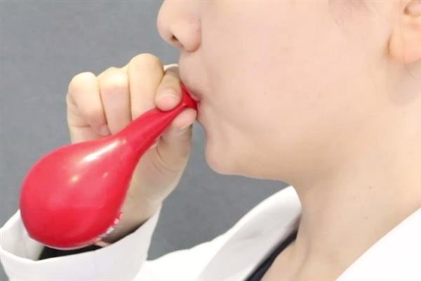 声音中气不足该怎么办，要学会早期锻炼气息