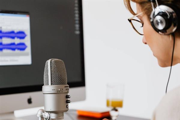 扁桃体发炎能不能配音，如果很严重尽量不要配音