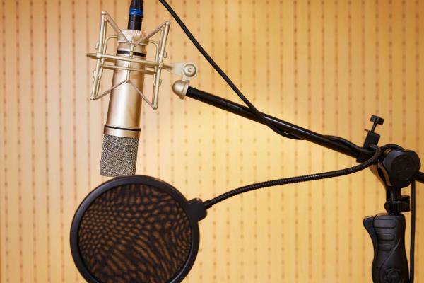 生病后声音会不会变得有磁性，感冒或鼻塞后用鼻腔共鸣的方式发音可增加磁性