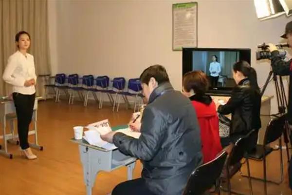 现场报道有什么播音技巧，提升即兴口语表达能力才能随机应变