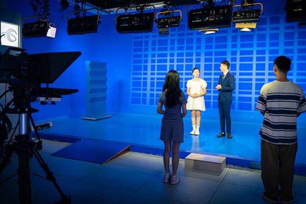 没上学能做播音主持吗，没上学的人同样可以学习播音主持