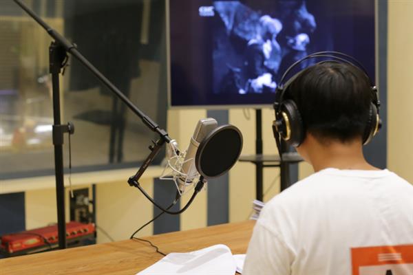 配音员胜任纪录片配音的方法，确定正确的情感基调是关键
