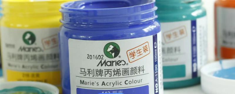丙烯颜料结块如何处理，喷水后可用铲子搅拌均匀