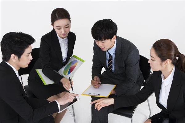 职场新人与领导说话要注意什么，用尊称并多说礼貌用语