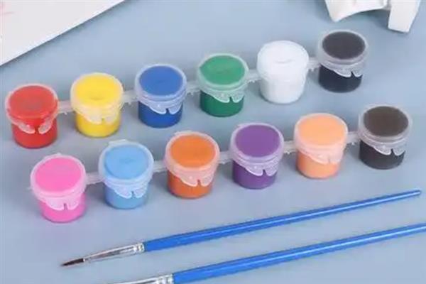 丙烯颜料结块如何处理，喷水后可用铲子搅拌均匀