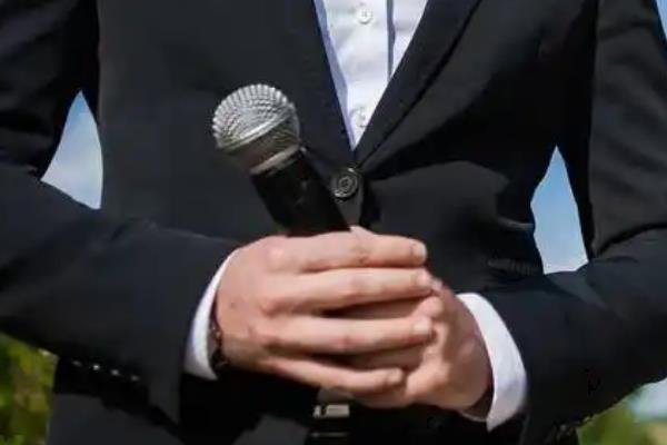成为电视台节目主持人难不难，能转正的主持人少之又少
