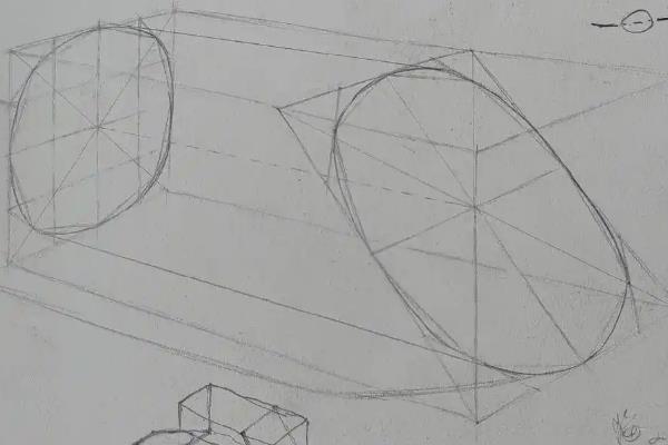 素描的基本步骤，先轻轻画出静物大体结构位置