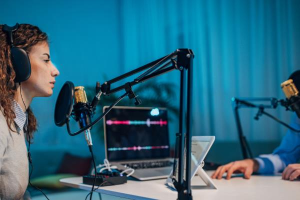 声音好听适合做哪些工作，可以给游戏配音或做婚庆主持