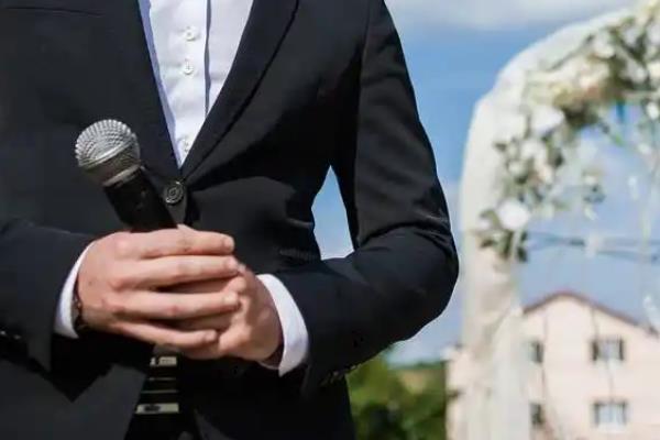 声音好听适合做哪些工作，可以给游戏配音或做婚庆主持