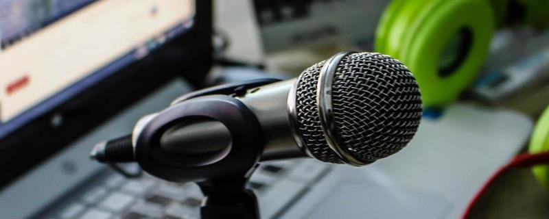 配音对专题片的作用,能够突出主题、传达内容