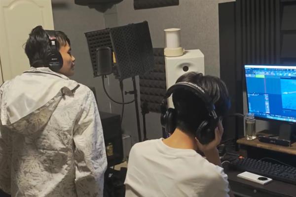 配音对专题片的作用，能够突出主题、传达内容