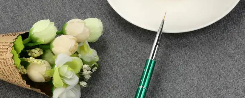 描线笔擦掉痕迹的方法，用棉签蘸取酒精轻轻擦拭