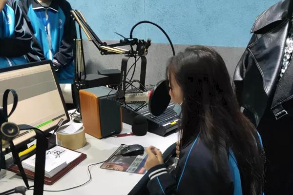 如何寻找声优的工作，加入配音圈有机会获得内推