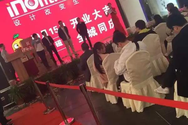 成为一个好的商演主持人的方法，主持活动时要做到随机应变